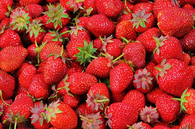 benefits eating organic strawberries