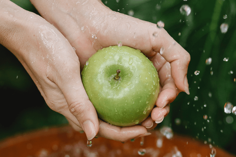 how to wash produce to remove pesticides on apples