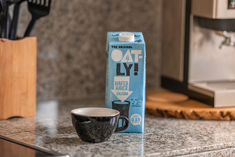 The Truth About Oat Milk: What to Know on the Benefits and Risks